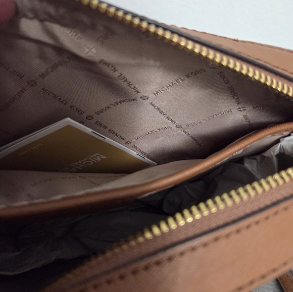 New Michael Kors Brown and Cream Crossbody Bag with Gold Chain - Picture 9 of 12